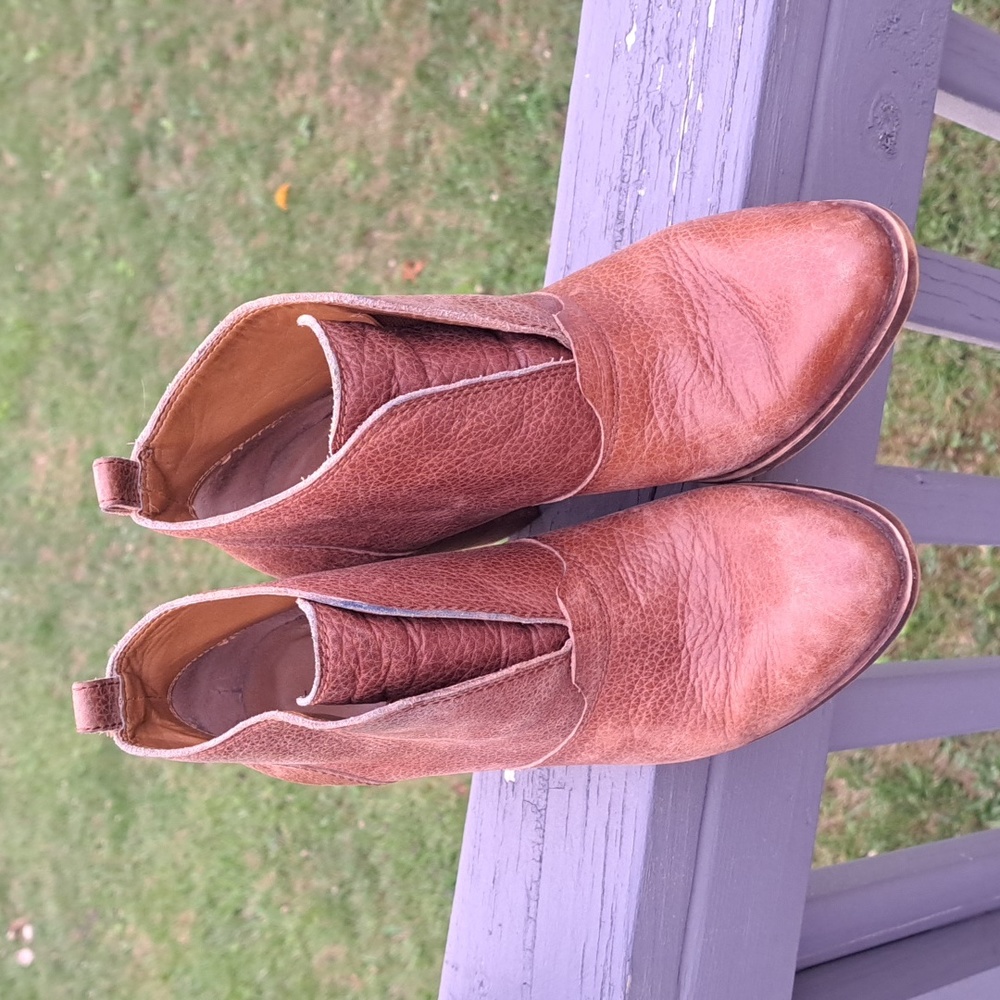 Lucky Brand heeled bootie size 8W
